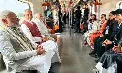 दूसरे चरण का उद्घाटन कर पीएम मोदी ने मेट्रो में किया सफर दूसरे चरण का उद्घाटन कर पीएम मोदी ने मेट्रो में किया सफर
