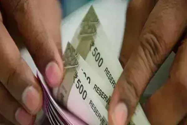 पीएचईडी का अभियंता डेढ़ लाख की रिश्वत लेता हुआ अरेस्ट पीएचईडी का अभियंता डेढ़ लाख की रिश्वत लेता हुआ अरेस्ट