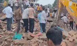 पटाखा फैक्ट्री में ब्लास्ट- 5 लोग धमाके से उड़े-ढह गए आधा दर्जन मकान