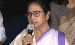 बैकफुट के बाद घुटनों पर आई ममता ने मानी डॉक्टरों की तीन डिमांड... बैकफुट के बाद घुटनों पर आई ममता ने मानी डॉक्टरों की तीन डिमांड...