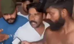 2 युवतियों के किडनैप की कोशिश- उठाकर कार में डाला- गांव वालों ने... 2 युवतियों के किडनैप की कोशिश- उठाकर कार में डाला- गांव वालों ने...