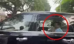 मुख्यमंत्री पद से दिया इस्तीफा केजरीवाल ने लेफ्टिनेंट गवर्नर को सौंपा मुख्यमंत्री पद से दिया इस्तीफा केजरीवाल ने लेफ्टिनेंट गवर्नर को सौंपा