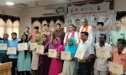 लाभार्थियों को गृह प्रवेश हेत मंत्री ने सैंकड़ों को दिये प्रमाण पत्र लाभार्थियों को गृह प्रवेश हेत मंत्री ने सैंकड़ों को दिये प्रमाण पत्र