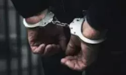 ट्रक से डीजल चोरी कर रहे पांच अपराधी हथियार के साथ अरेस्ट ट्रक से डीजल चोरी कर रहे पांच अपराधी हथियार के साथ अरेस्ट