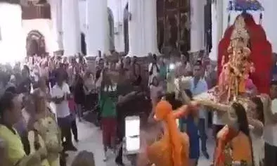 चर्च पहुंचे भगवान गणपति ने प्रभु यीशु से की मुलाकात और पूछा उनका हालचाल