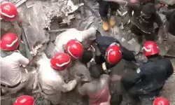 राजधानी में भरभराकर गिरा मकान- मलबे में दबे कई लोग- सात बचाए