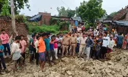 बारिश ने मचाया कोहराम- मकान की दीवार के मलबे में दबकर दो की मौत बारिश ने मचाया कोहराम- मकान की दीवार के मलबे में दबकर दो की मौत