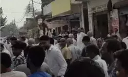 गांव पहुंचे सिंचाई मंत्री का जमकर हुआ विरोध-उल्टे पांव बैरंग लौटे