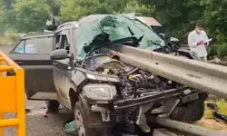 राजघाट के पास फर्राटा भर रही SUV रेलिंग तोड़ उसमें घुसी- पांच स्टूडेंट..