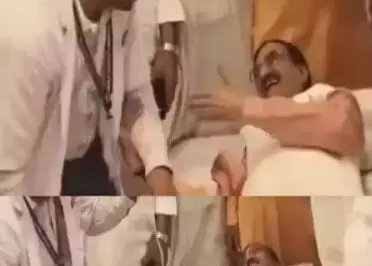 PM के बर्थडे पर मेयर की बड़ी एक्टिंग- रक्तदान की फोटो खिंचवाई और... PM के बर्थडे पर मेयर की बड़ी एक्टिंग- रक्तदान की फोटो खिंचवाई और...