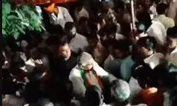 गांव पहुंचे BJP उम्मीदवार का विरोध- लोगों को उग्र होते देख गांव से.... गांव पहुंचे BJP उम्मीदवार का विरोध- लोगों को उग्र होते देख गांव से....