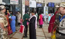 मिली राहत-42 दिन बाद काम पर लौटे कोलकाता के जूनियर डॉक्टर्स मिली राहत-42 दिन बाद काम पर लौटे कोलकाता के जूनियर डॉक्टर्स