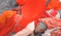 साधु दंपत्ति को गाड़ी से कुचलकर भागे पति पत्नी- मंदिर के बाहर..