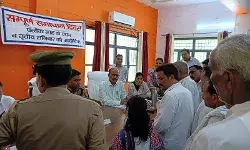 डीएम SSP ने समाधान दिवस में सुनी समस्याएं- 10 शिकायतों का मौके पर निस्तारण डीएम SSP ने समाधान दिवस में सुनी समस्याएं- 10 शिकायतों का मौके पर निस्तारण