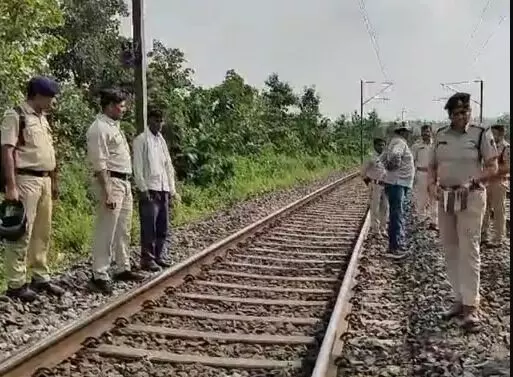 डेटोनेटर से सेना के जवानों को ले जा रही ट्रेन में विस्फोट की कोशिश डेटोनेटर से सेना के जवानों को ले जा रही ट्रेन में विस्फोट की कोशिश