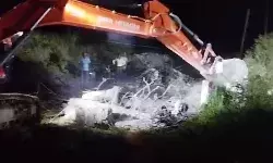 CM के ड्रीम प्रोजेक्ट महासेतु का संपर्क पथ 2 पिलरों के बीच धराशाई CM के ड्रीम प्रोजेक्ट महासेतु का संपर्क पथ 2 पिलरों के बीच धराशाई