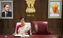 CM की कुर्सी खाली छोड़ आतिशी ने संभाला मुख्यमंत्री का कार्यभार