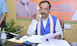 डिप्टी सीएम ने सुनी पब्लिक की समस्याएं- फिर लगाया अफसरों को फोन डिप्टी सीएम ने सुनी पब्लिक की समस्याएं- फिर लगाया अफसरों को फोन