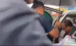 कीचड़ युक्त गड्ढे में फंसी केंद्रीय मंत्री की कार ने खोली हाईवे... कीचड़ युक्त गड्ढे में फंसी केंद्रीय मंत्री की कार ने खोली हाईवे...