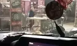 चिकन कॉर्नर में ग्राहकों को परोसी जा रही तंदूर में सेंकी थूक लगी रोटी चिकन कॉर्नर में ग्राहकों को परोसी जा रही तंदूर में सेंकी थूक लगी रोटी