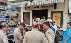 जनहित में ज्ञापन देने जा रहे समाजसेवी की गाड़ी पर हाथ साफ कर चोर फरार जनहित में ज्ञापन देने जा रहे समाजसेवी की गाड़ी पर हाथ साफ कर चोर फरार