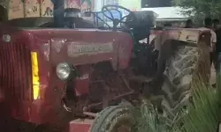 अवैध खनन रोकने गए IAS पर ट्रैक्टर चढ़ाने की कोशिश- खेत में घुसकर बची..