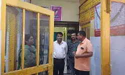 DM के औचक निरीक्षण में दफ्तरों में मिला सन्नाटा- 167 कर्मचारी मिले गायब DM के औचक निरीक्षण में दफ्तरों में मिला सन्नाटा- 167 कर्मचारी मिले गायब