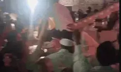 चुनाव प्रचार करने पहुंचे BJP कैंडिडेट को ग्रामीणों ने घेरा-ट्रैक्टर पर चुनाव प्रचार करने पहुंचे BJP कैंडिडेट को ग्रामीणों ने घेरा-ट्रैक्टर पर