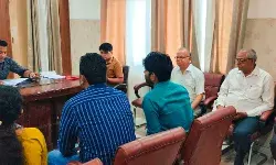 जिलाधिकारी ने सुनी समस्याएं- लापरवाही को लेकर दिये सख्त निर्देश जिलाधिकारी ने सुनी समस्याएं- लापरवाही को लेकर दिये सख्त निर्देश