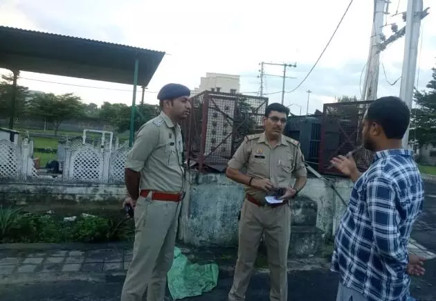 गोल्डन एवेन्यू में बदमाशों का धावा- गार्ड को बंधक बनाकर जमकर की लूटपाट गोल्डन एवेन्यू में बदमाशों का धावा- गार्ड को बंधक बनाकर जमकर की लूटपाट