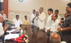 गन्ना समिति चुनाव में सपा को गड़बड़ी की आशंका- DM से मिलकर.. गन्ना समिति चुनाव में सपा को गड़बड़ी की आशंका- DM से मिलकर..