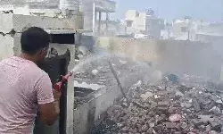 अवैध पटाखा फैक्ट्री में हुए ब्लास्ट से बच्चे समेत 3 जिंदा जले- 7 झुलसे अवैध पटाखा फैक्ट्री में हुए ब्लास्ट से बच्चे समेत 3 जिंदा जले- 7 झुलसे