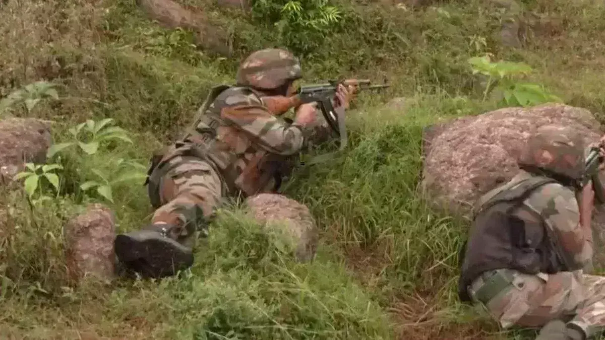 मुठभेड़ के बीच हेड कांस्टेबल बशीर अहमद हुए बलिदान- डिप्टी एसपी भी घायल