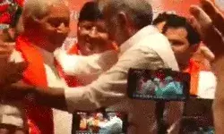 चुनाव के बीच AAP को झटका- 6 दिन पहले प्रत्याशी बीजेपी में शामिल हुआ चुनाव के बीच AAP को झटका- 6 दिन पहले प्रत्याशी बीजेपी में शामिल हुआ