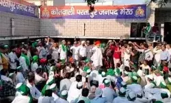 पर्चे निरस्त करने को लेकर भाकियू का धरना जारी- थाने में बांधें बैल पर्चे निरस्त करने को लेकर भाकियू का धरना जारी- थाने में बांधें बैल