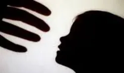 मासूम बच्ची के साथ दुष्कर्म के मामले में हुआ हंगामा मासूम बच्ची के साथ दुष्कर्म के मामले में हुआ हंगामा