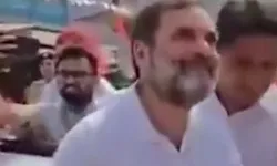 हरियाणा चुनाव- जनसभा में जा रहे राहुल गांधी ने खाया पकोड़ा लोगों से... हरियाणा चुनाव- जनसभा में जा रहे राहुल गांधी ने खाया पकोड़ा लोगों से...