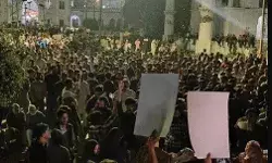 नसरुल्ला की मौत पर शियाओं की भीड़ सड़क पर- फूंके नेतन्याहू बाइडन के... नसरुल्ला की मौत पर शियाओं की भीड़ सड़क पर- फूंके नेतन्याहू बाइडन के...