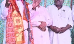 आरती उतार बोले मंत्री- मोदी योगी की वजह से ही अयोध्या में बना मंदिर आरती उतार बोले मंत्री- मोदी योगी की वजह से ही अयोध्या में बना मंदिर