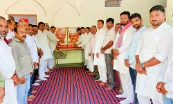 जयंती पर बापू व शास्त्री को याद कर सपाईयों ने अर्पित किए श्रद्धा सुमन जयंती पर बापू व शास्त्री को याद कर सपाईयों ने अर्पित किए श्रद्धा सुमन