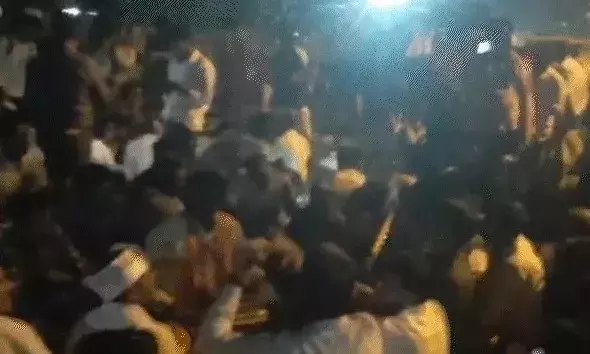 प्रदर्शन कर रहे टीचरों पर बजा पुलिस का लठ-कई महिला शिक्षक घायल