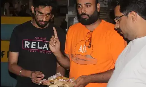 मंदिर के सेवादार को भेजा एगरोल- पनीर की जगह खिला दिया अंडा