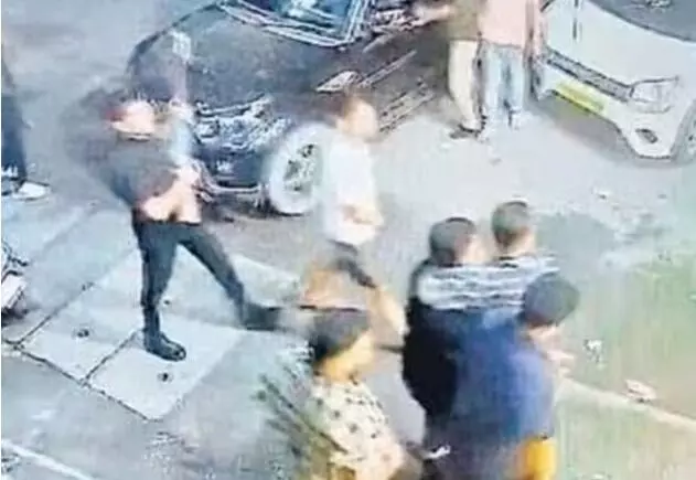ढाबे पर फायरिंग मामला- MLA का भाई गिरफ्तार- लाइसेंसी पिस्तौल बरामद ढाबे पर फायरिंग मामला- MLA का भाई गिरफ्तार- लाइसेंसी पिस्तौल बरामद