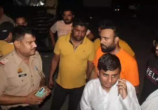 पनीर रोल के बजाय एगरोल भेज कर धर्म भ्रष्ट करने वाले के खिलाफ एफआईआर पनीर रोल के बजाय एगरोल भेज कर धर्म भ्रष्ट करने वाले के खिलाफ एफआईआर