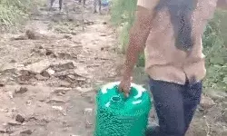 मालगाड़ी के दो टैंकर हुए बेपटरी- डीजल लूटने को मची होड- हादसे से.... मालगाड़ी के दो टैंकर हुए बेपटरी- डीजल लूटने को मची होड- हादसे से....