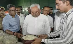 बाढ़ पीड़ितों की आर्थिक मदद को लेकर CM का बड़ा ऐलान- दशहरा से पहले... बाढ़ पीड़ितों की आर्थिक मदद को लेकर CM का बड़ा ऐलान- दशहरा से पहले...