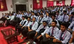 कॉलेज में कैरियर पर चर्चा- यह क्षेत्र अधिक मांग वाले विकल्पों में से एक कॉलेज में कैरियर पर चर्चा- यह क्षेत्र अधिक मांग वाले विकल्पों में से एक