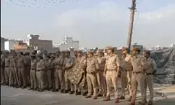डासना मंदिर के बाहर पुलिस ने डाला डेरा- नरसिंहानंद को लिया हिरासत में