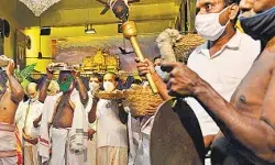 तिरुपति मंदिर के प्रसादम को लेकर नया विवाद- भक्त ने किया कीड़ा मिलने.. तिरुपति मंदिर के प्रसादम को लेकर नया विवाद- भक्त ने किया कीड़ा मिलने..