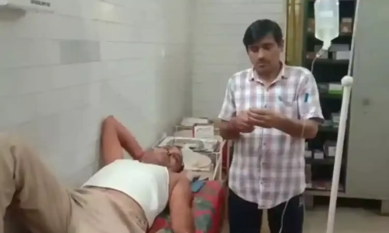 डायल 112 पुलिस पर मधुमक्खी अटैक-घायल हुए तीन पुलिसकर्मी..
